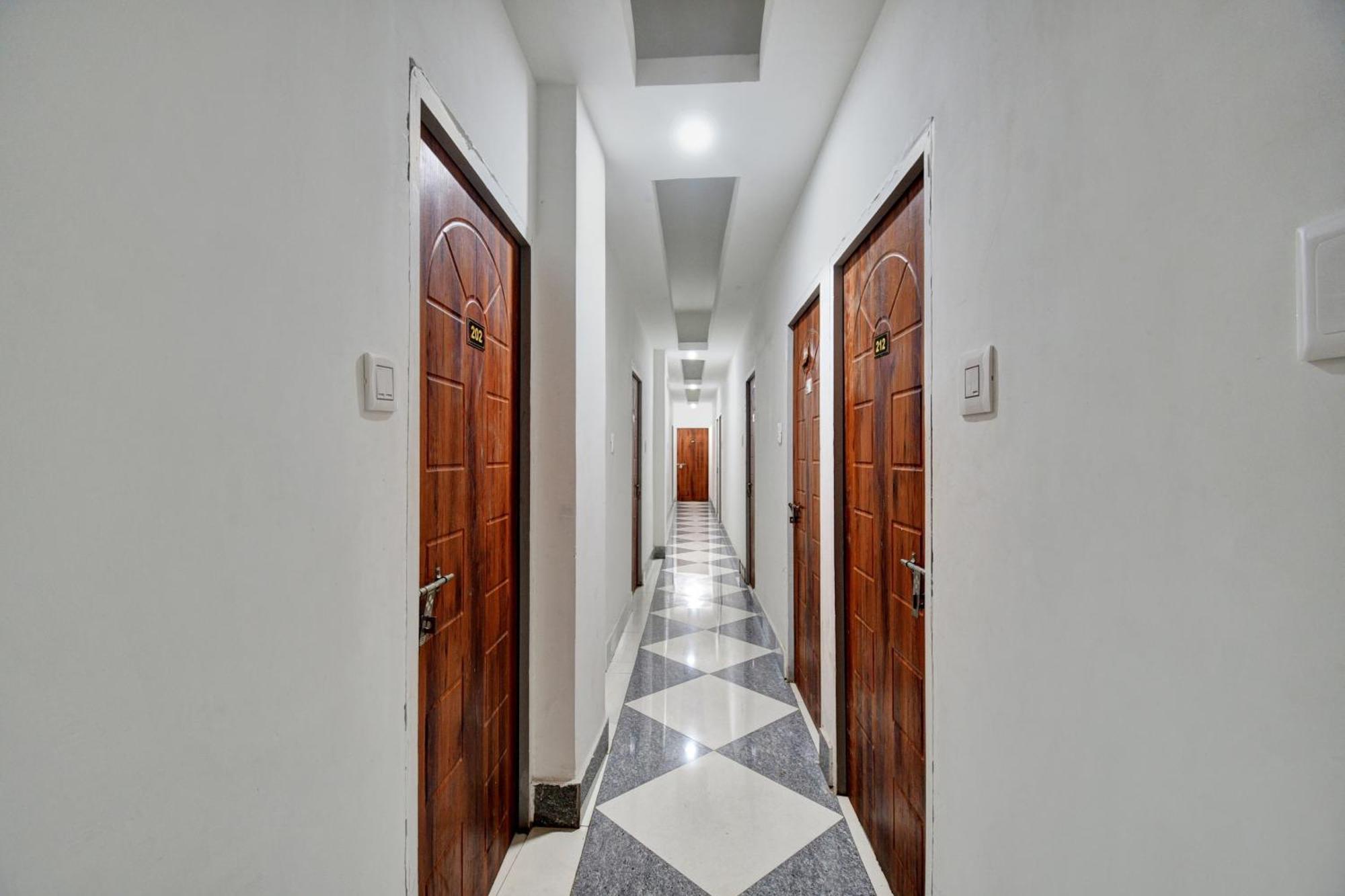 Super Hotel O Royal Empire Calcutta Eksteriør billede